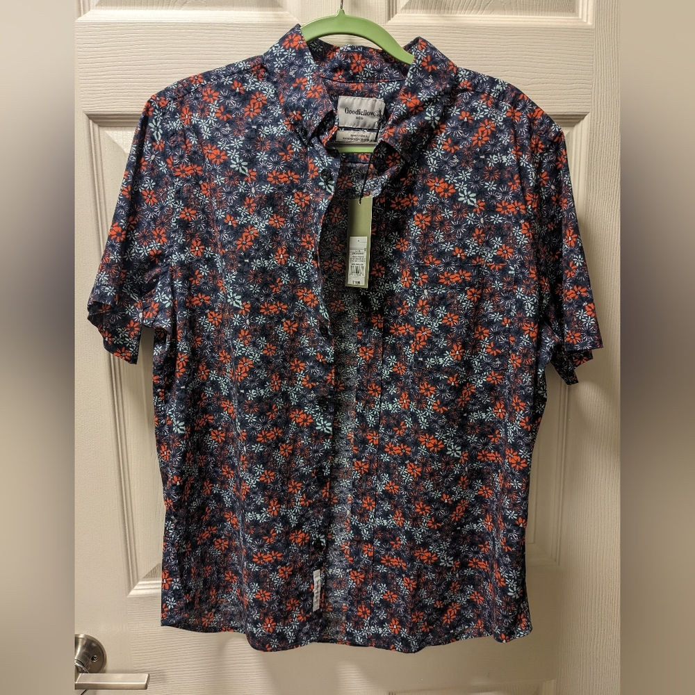 BRAND NEW Blue floral Goodfellow Short sleeve t-shirt